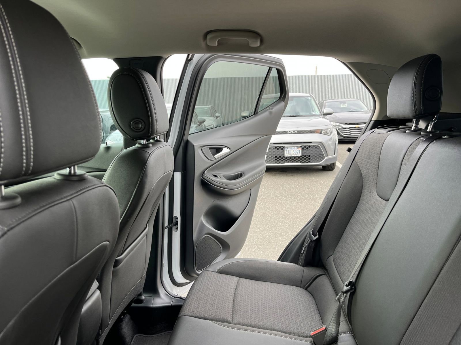 Used 2025 Buick Encore GX Preferred image 38