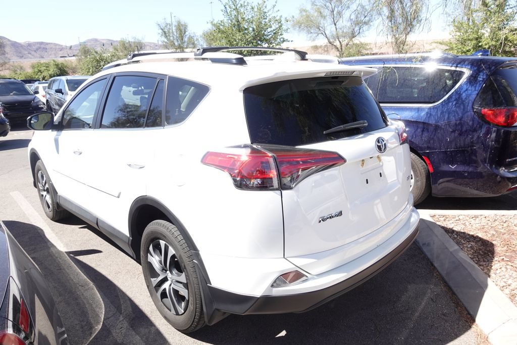 Used 2016 Toyota RAV4 LE FWD image 4