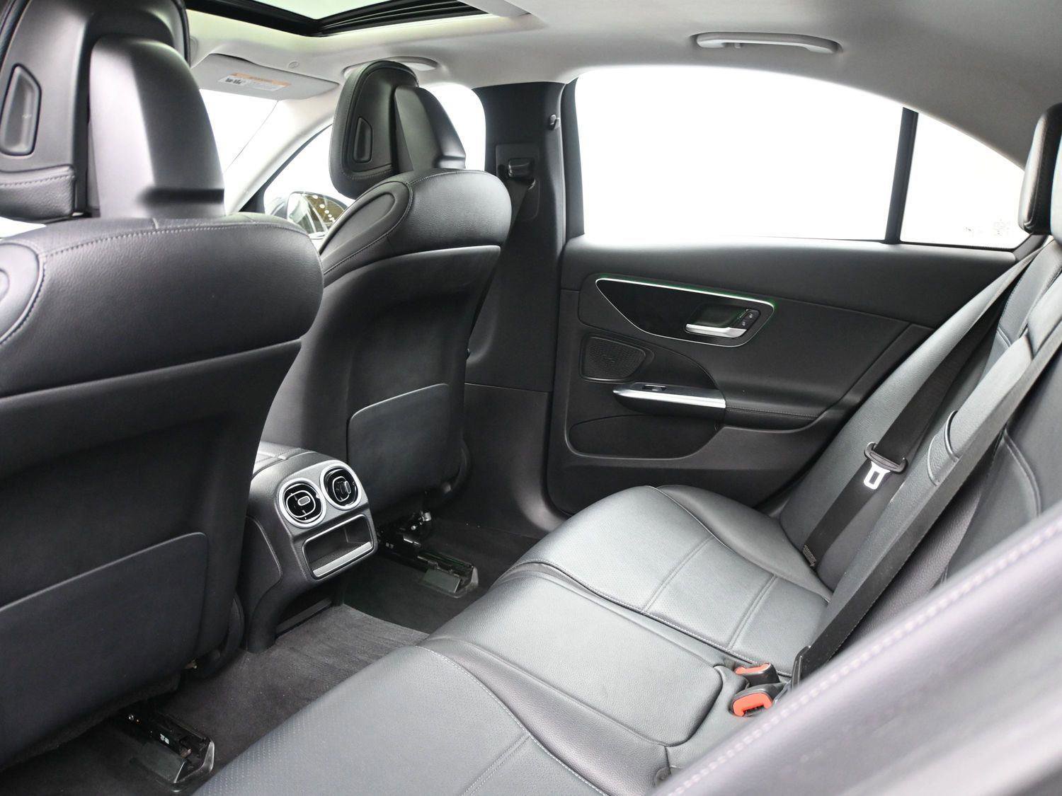 Used 2022 Mercedes-Benz C 300 Sedan image 9