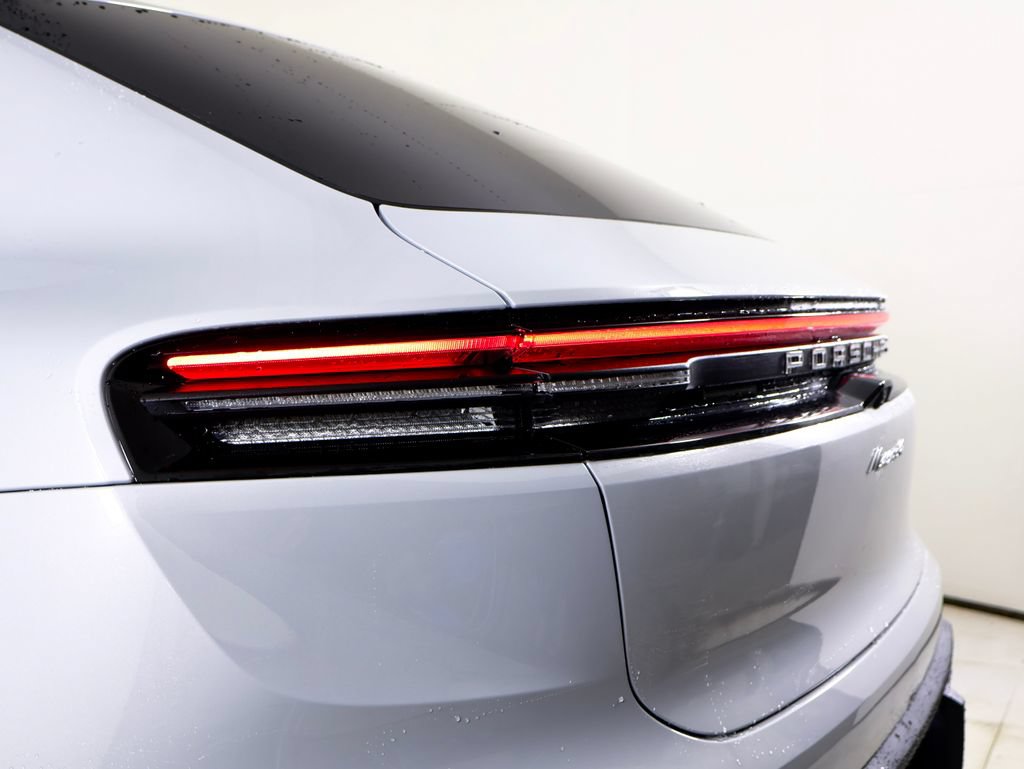 New 2026 Porsche Macan 4 Electric AWD/4WD image 8