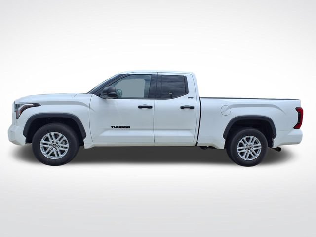 Used 2022 Toyota Tundra SR5 w/ SR5 Convenience Package RWD image 2