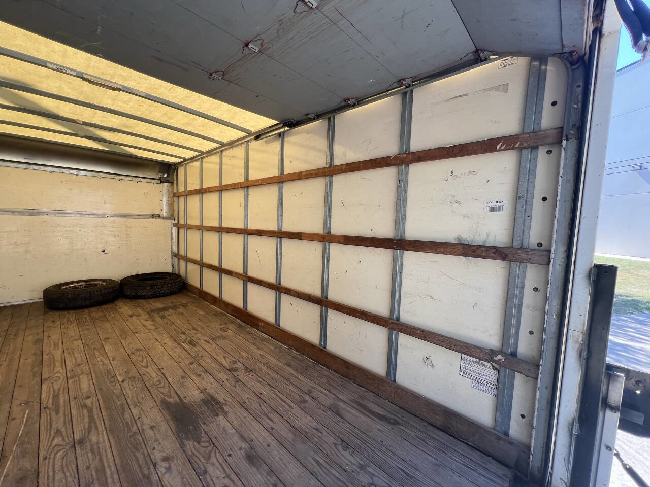 Used 2017 Ford E-350 and Econoline 350 Super Duty image 8