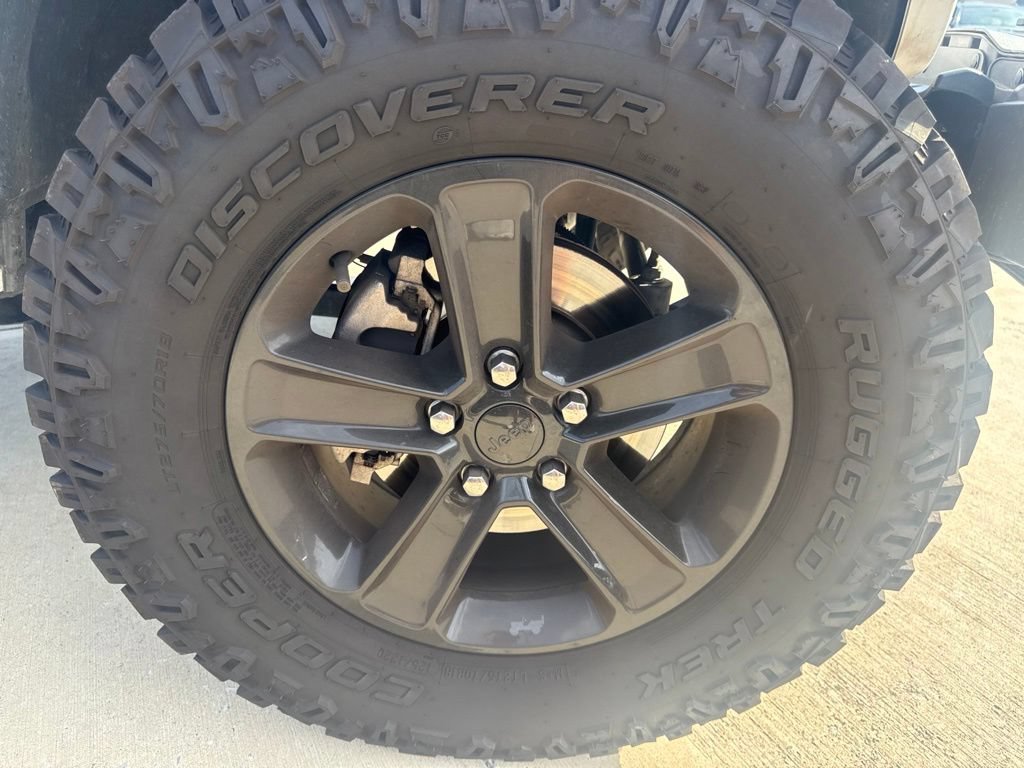 Used 2022 Jeep Wrangler Unlimited Sahara AWD/4WD image 12