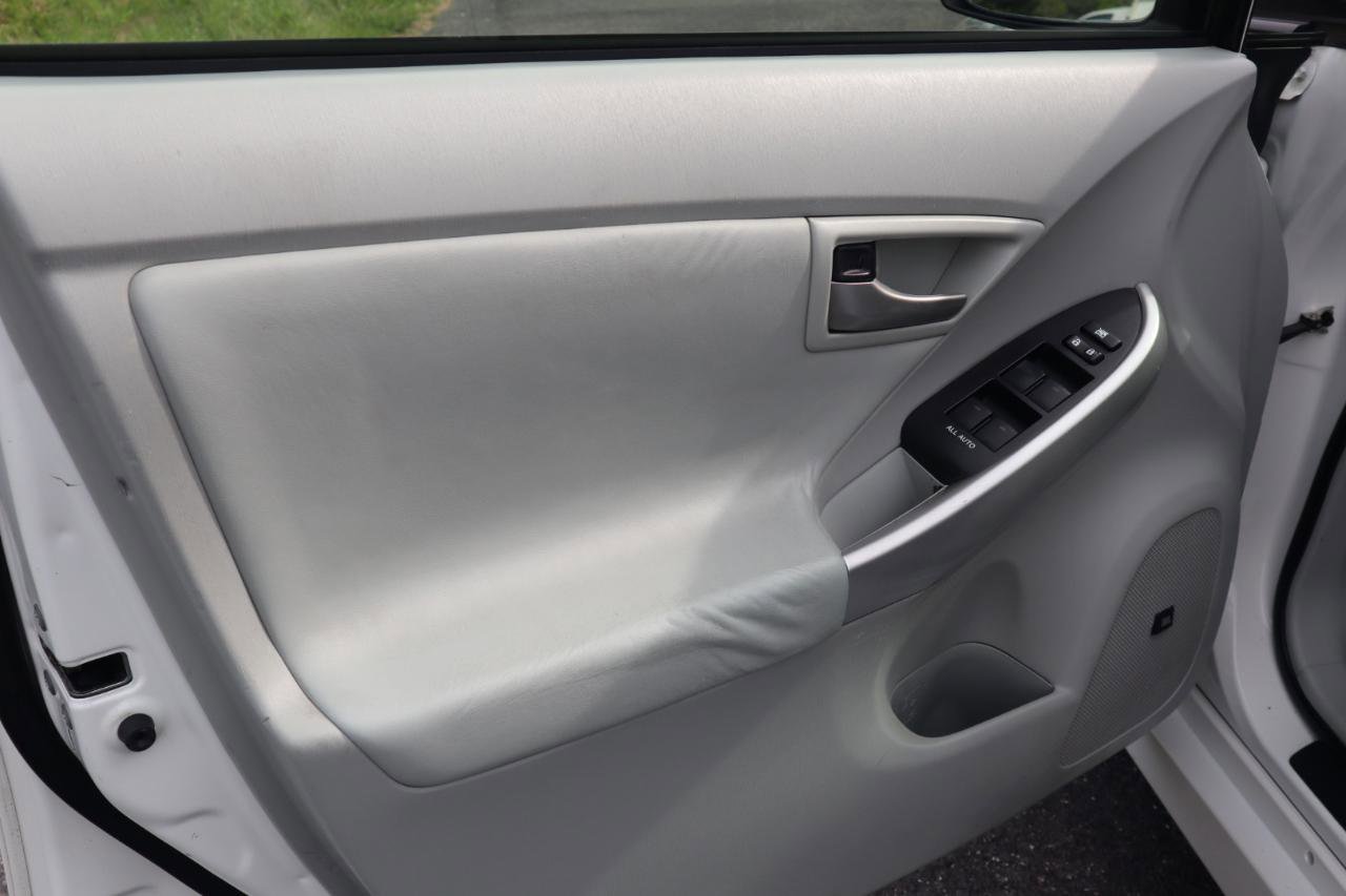 Used 2015 Toyota Prius Four w/ Deluxe Solar Roof Package image 63