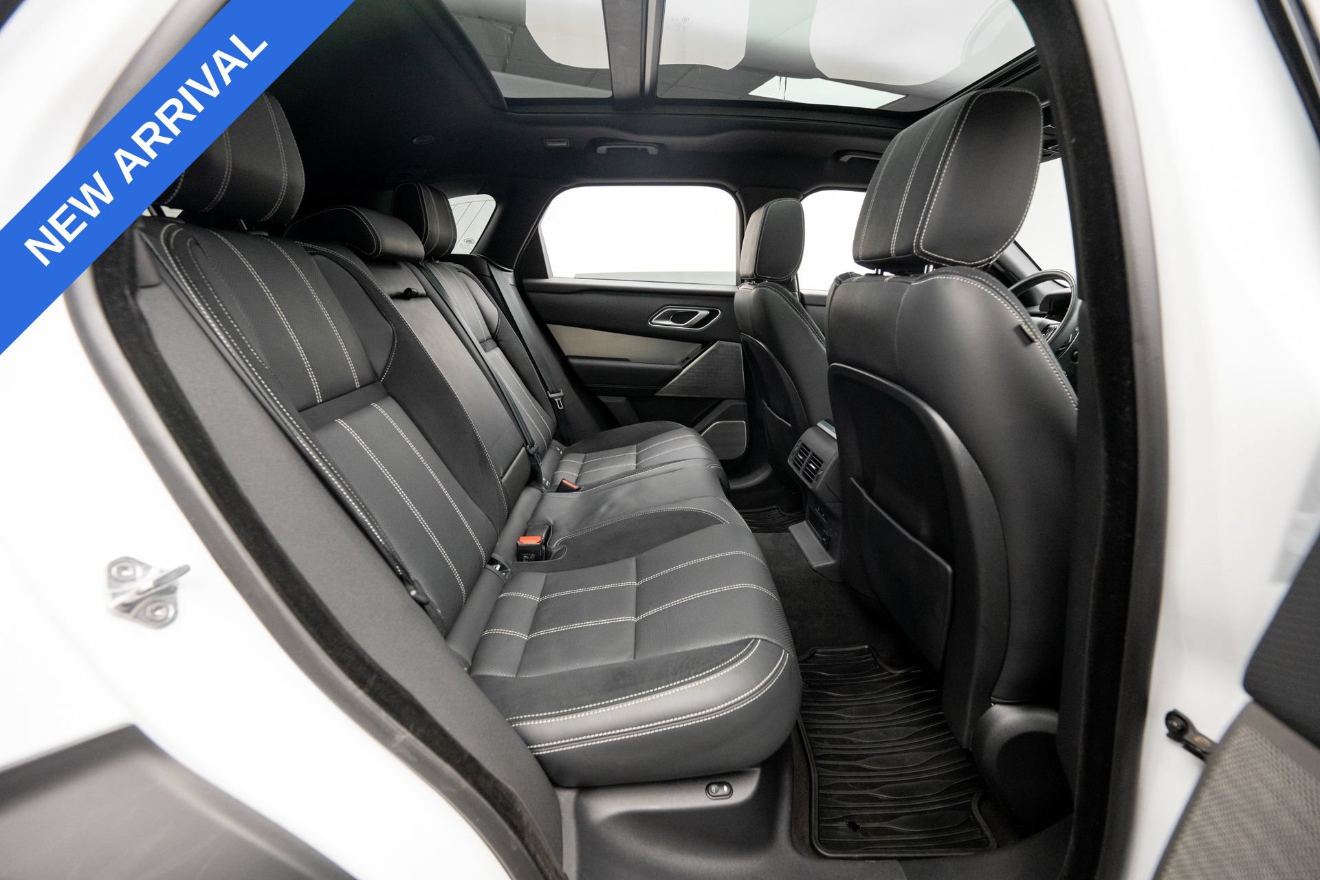 Used 2022 Land Rover Range Rover Velar R-Dynamic S AWD/4WD image 16