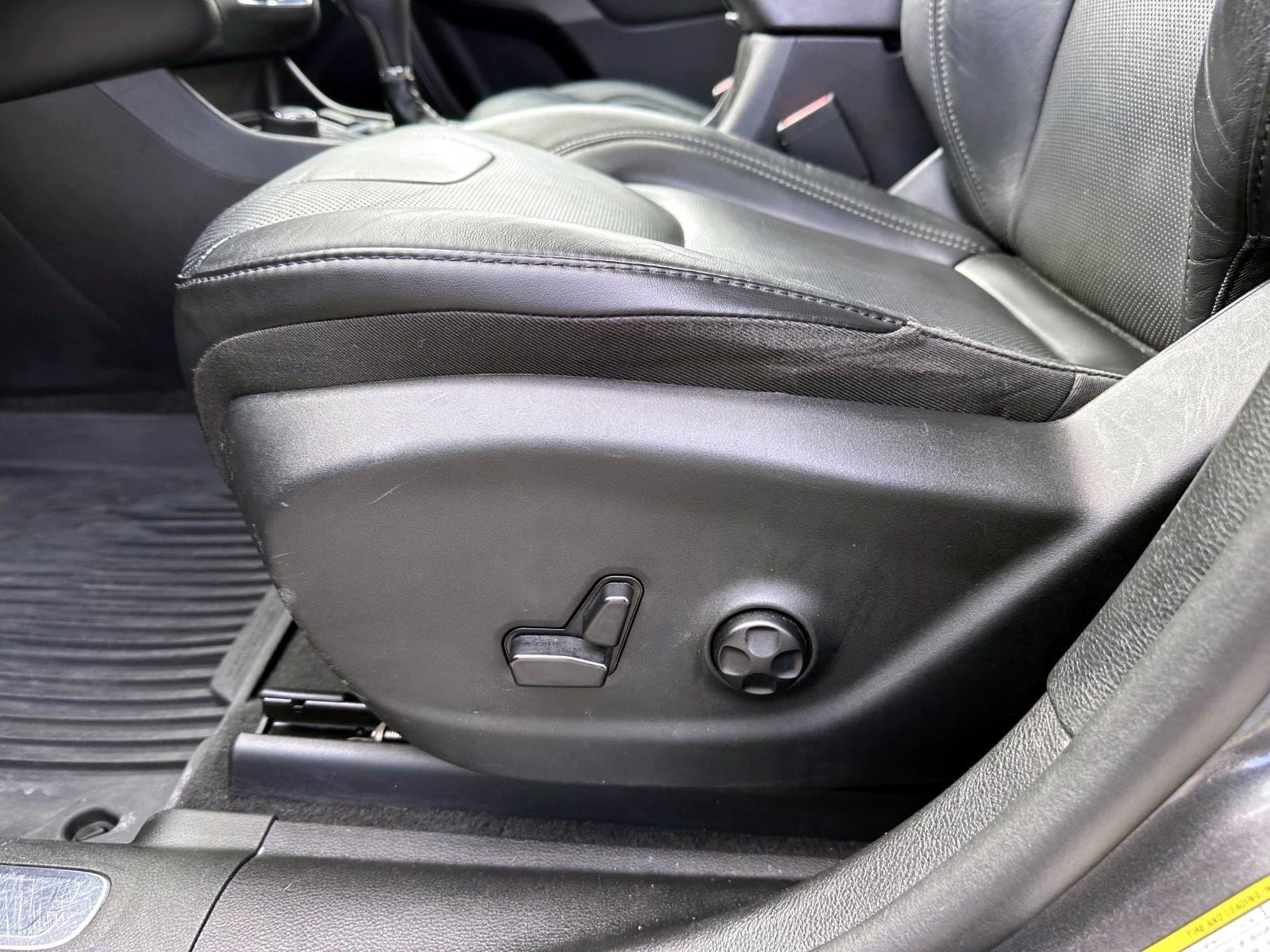 Used 2019 Jeep Cherokee Limited AWD/4WD image 11