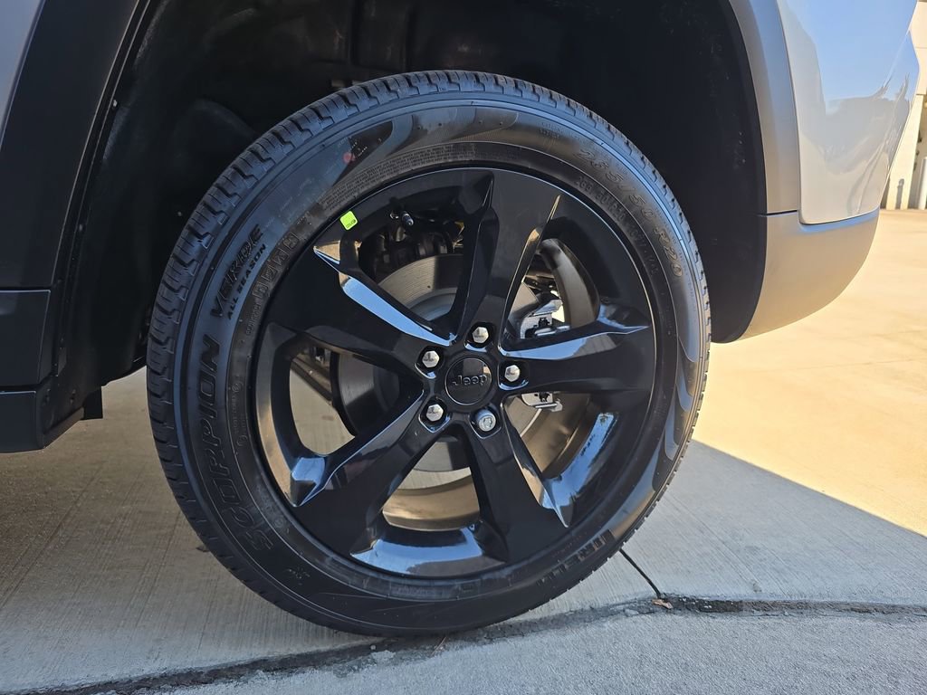 New 2025 Jeep Grand Cherokee Limited w/ Black Appearance Package image 35