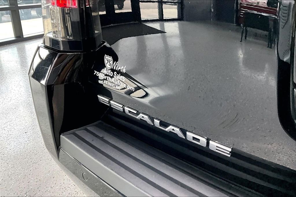Used 2019 Cadillac Escalade Premium Luxury w/ LPO, Radiant Package AWD/4WD image 26