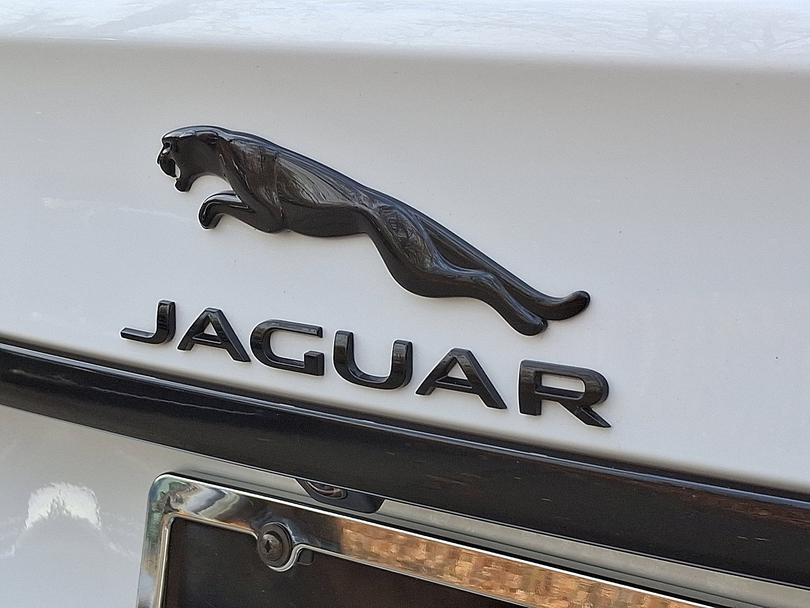 Certified 2024 Jaguar XF R-Dynamic SE image 25