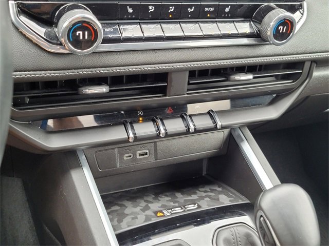 Used 2023 Chevrolet Colorado LT w/ LT Convenience Package II image 32