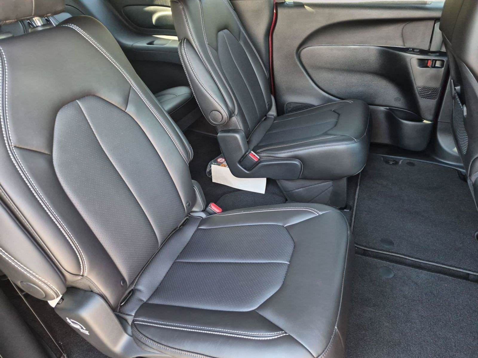 New 2026 Chrysler Voyager LX FWD image 17