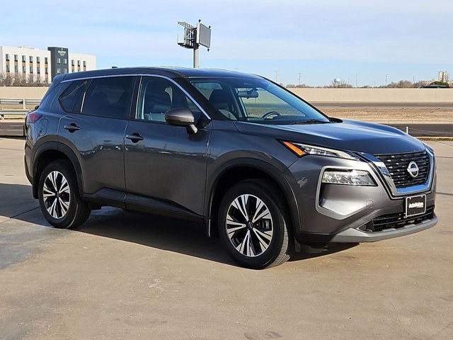 Used 2022 Nissan Rogue SV image 3