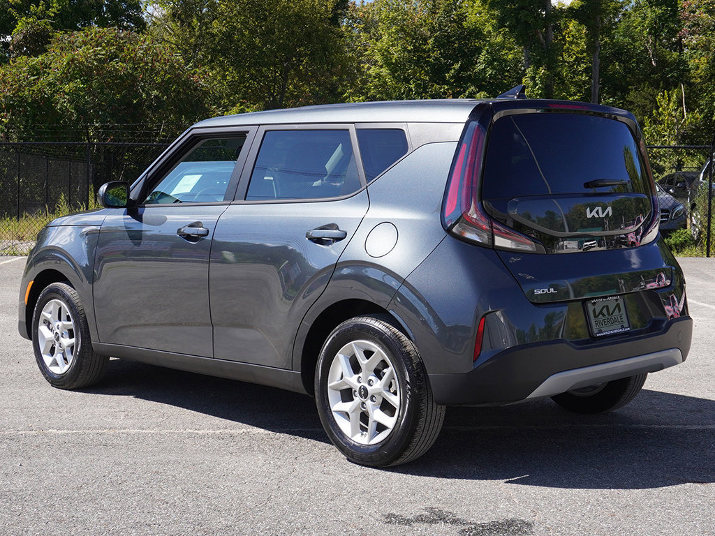 Used 2025 Kia Soul LX w/ LX Technology Package FWD image 8