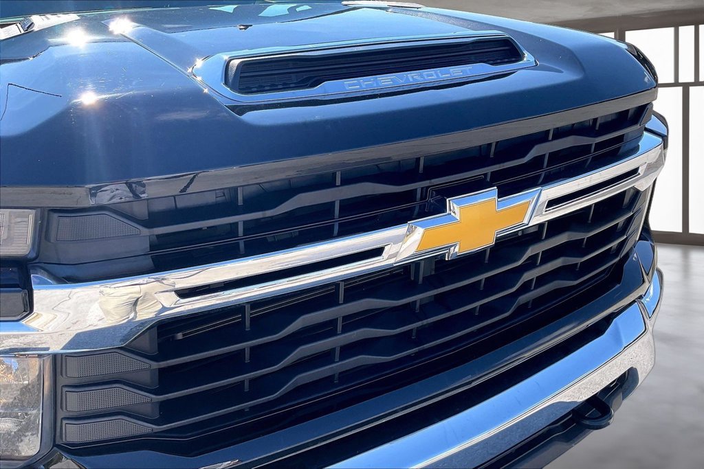 Used 2025 Chevrolet Silverado 2500 LT w/ Convenience Package AWD/4WD image 31