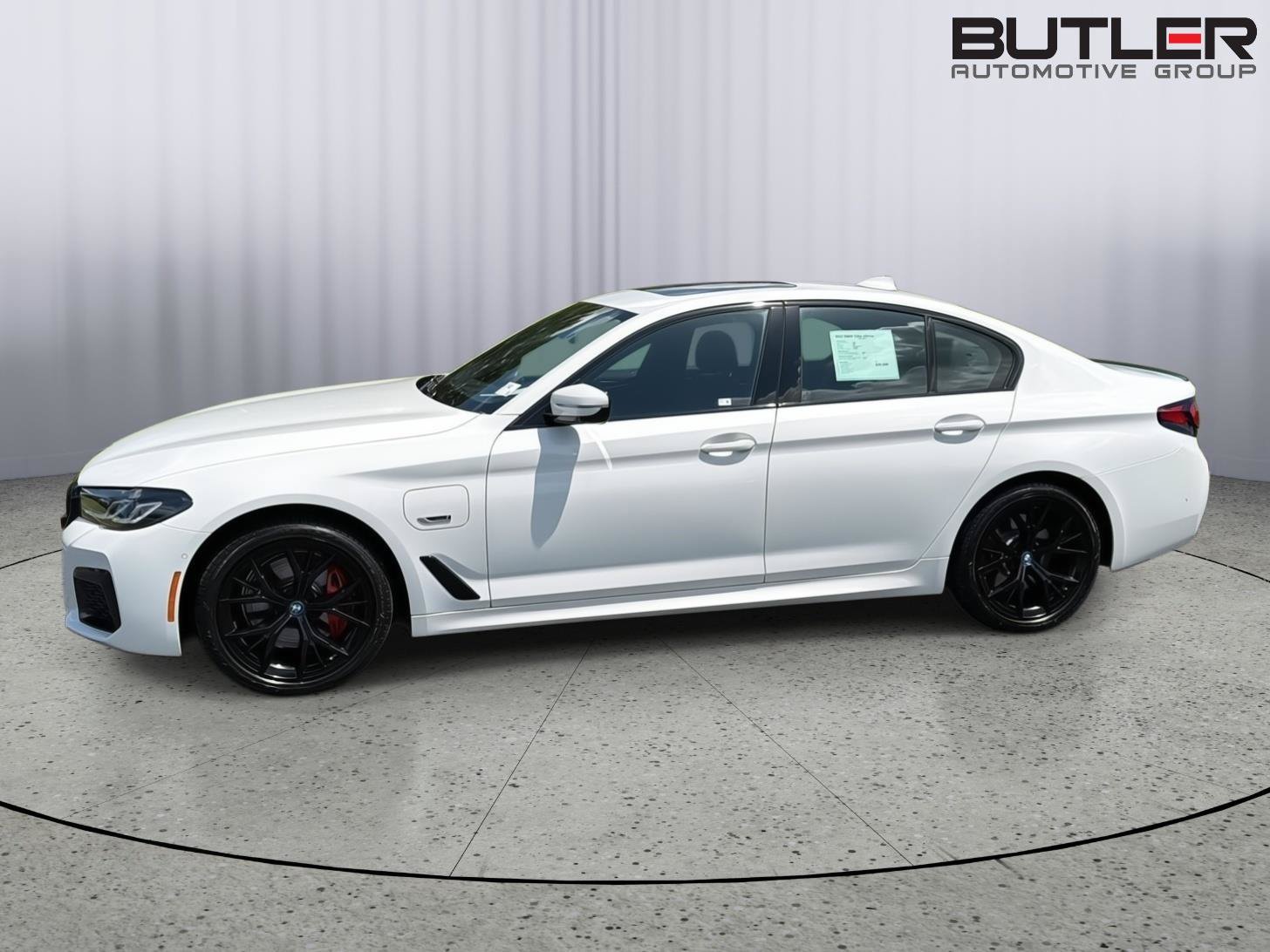 Used 2023 BMW 530e xDrive w/ Premium Package AWD/4WD image 3