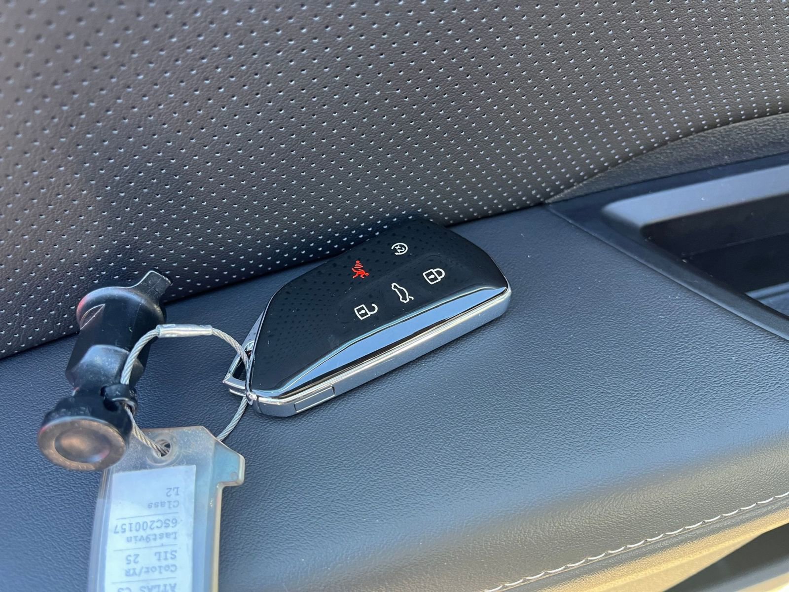 Used 2025 Volkswagen Atlas Cross Sport SE image 21