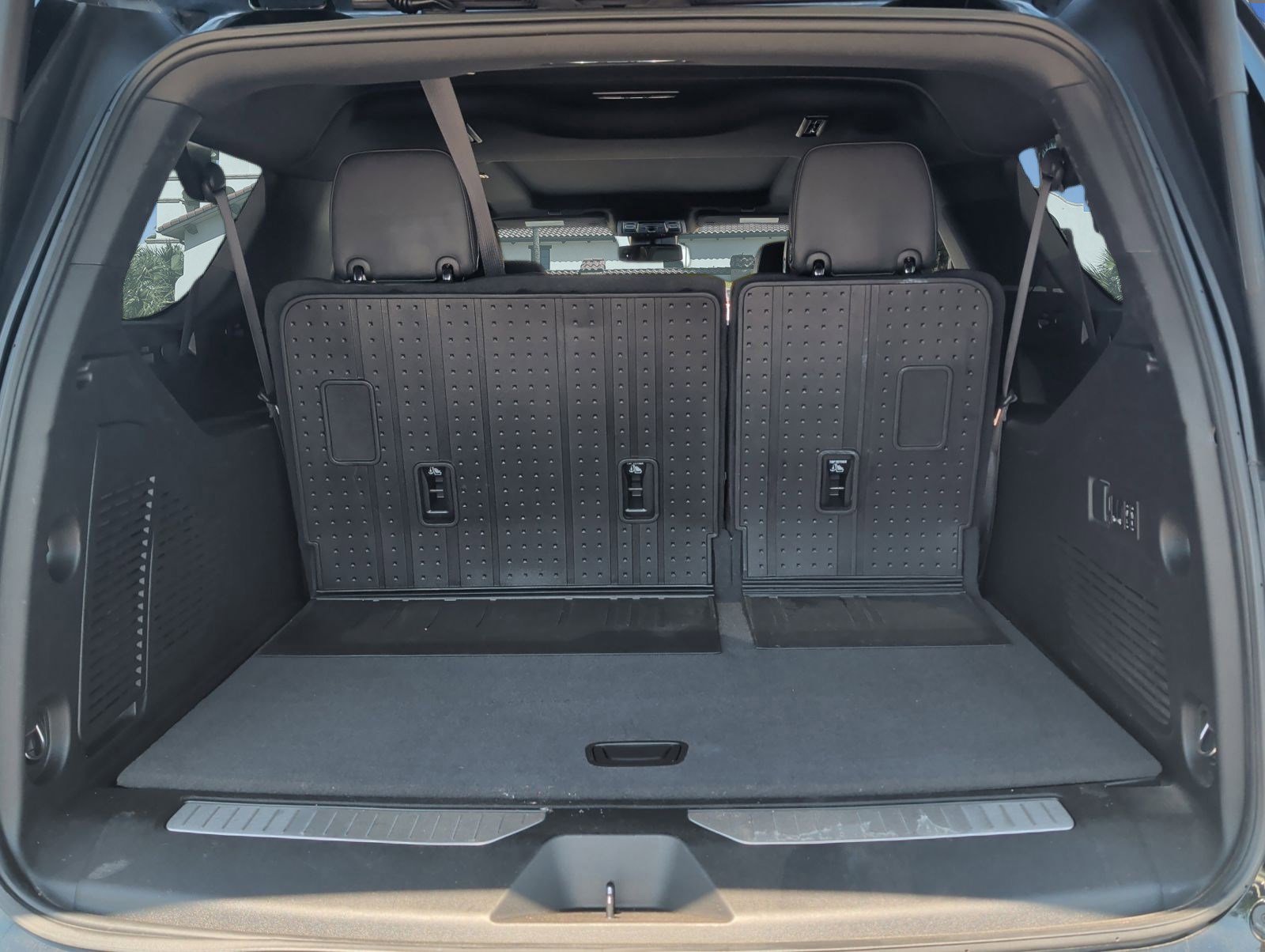 Used 2023 Chevrolet Suburban Z71 w/ Luxury Package image 25