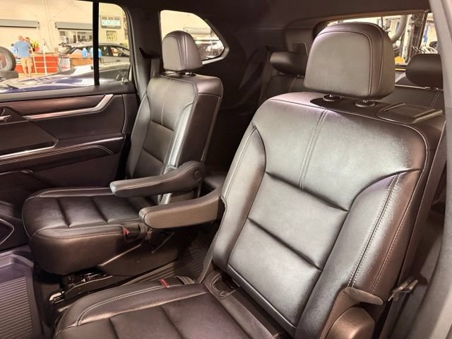 Used 2025 GMC Acadia Elevation w/ Elevation Premium Package AWD/4WD image 21
