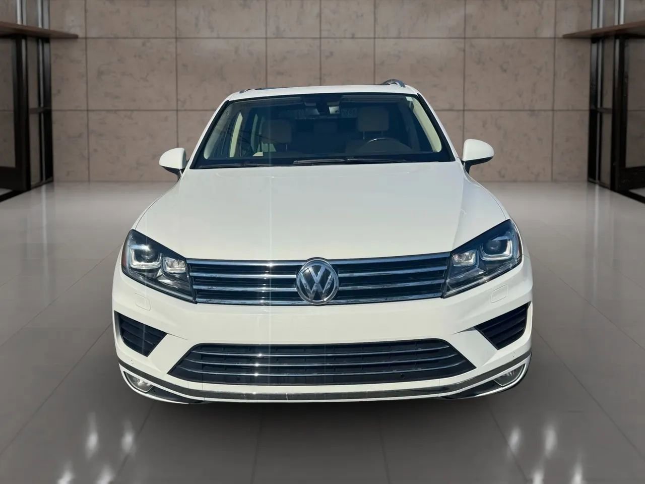 Used 2015 Volkswagen Touareg VR6 image 9