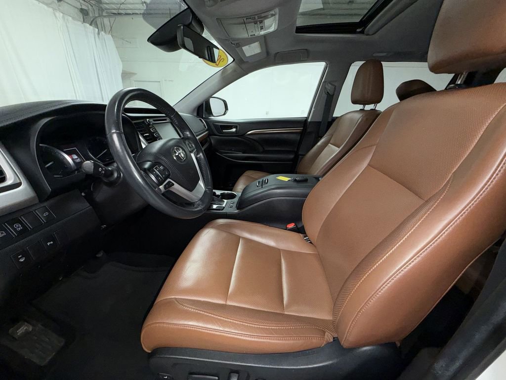 Used 2019 Toyota Highlander Limited image 14