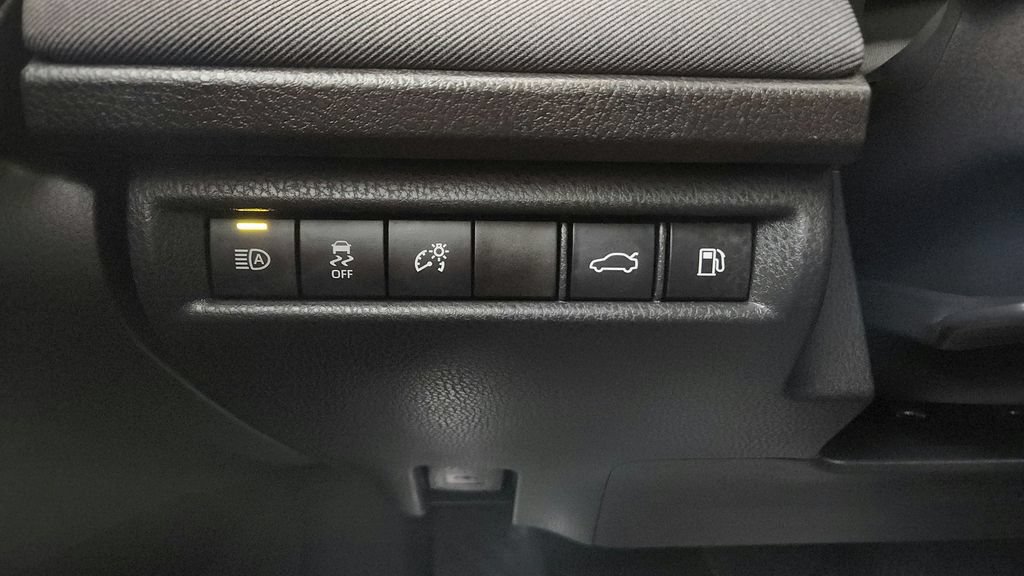 Used 2025 Toyota Camry LE AWD/4WD image 32