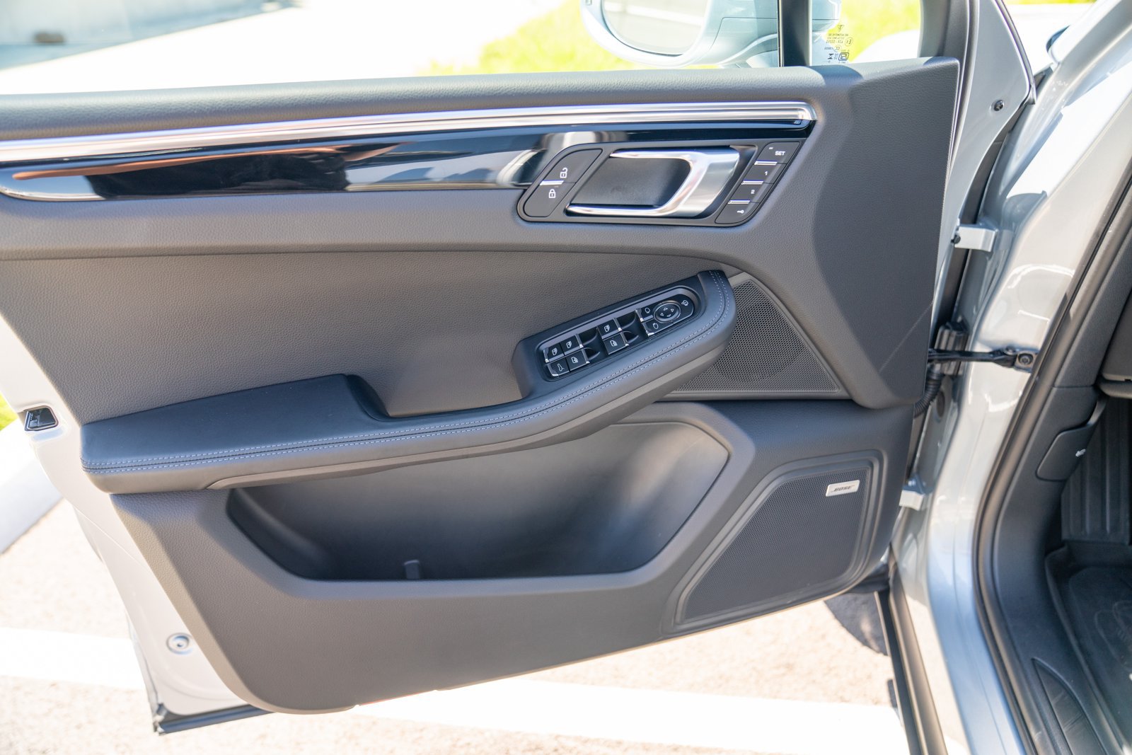 Certified 2026 Porsche Macan AWD/4WD image 10