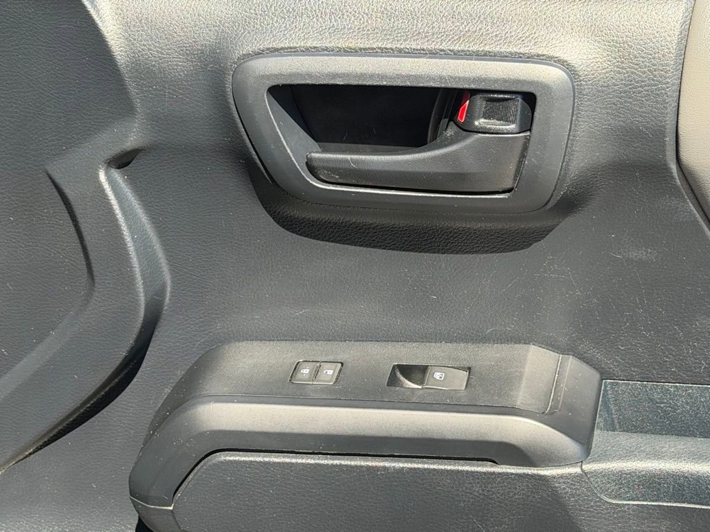 Used 2018 Toyota Tacoma SR RWD image 34