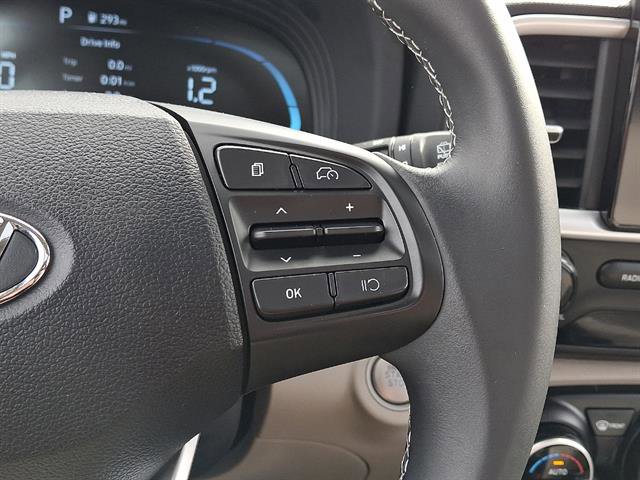 Certified 2024 Hyundai Venue SEL FWD image 38