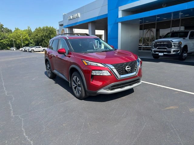 Used 2023 Nissan Rogue SV w/ SV Premium B Package FWD image 2