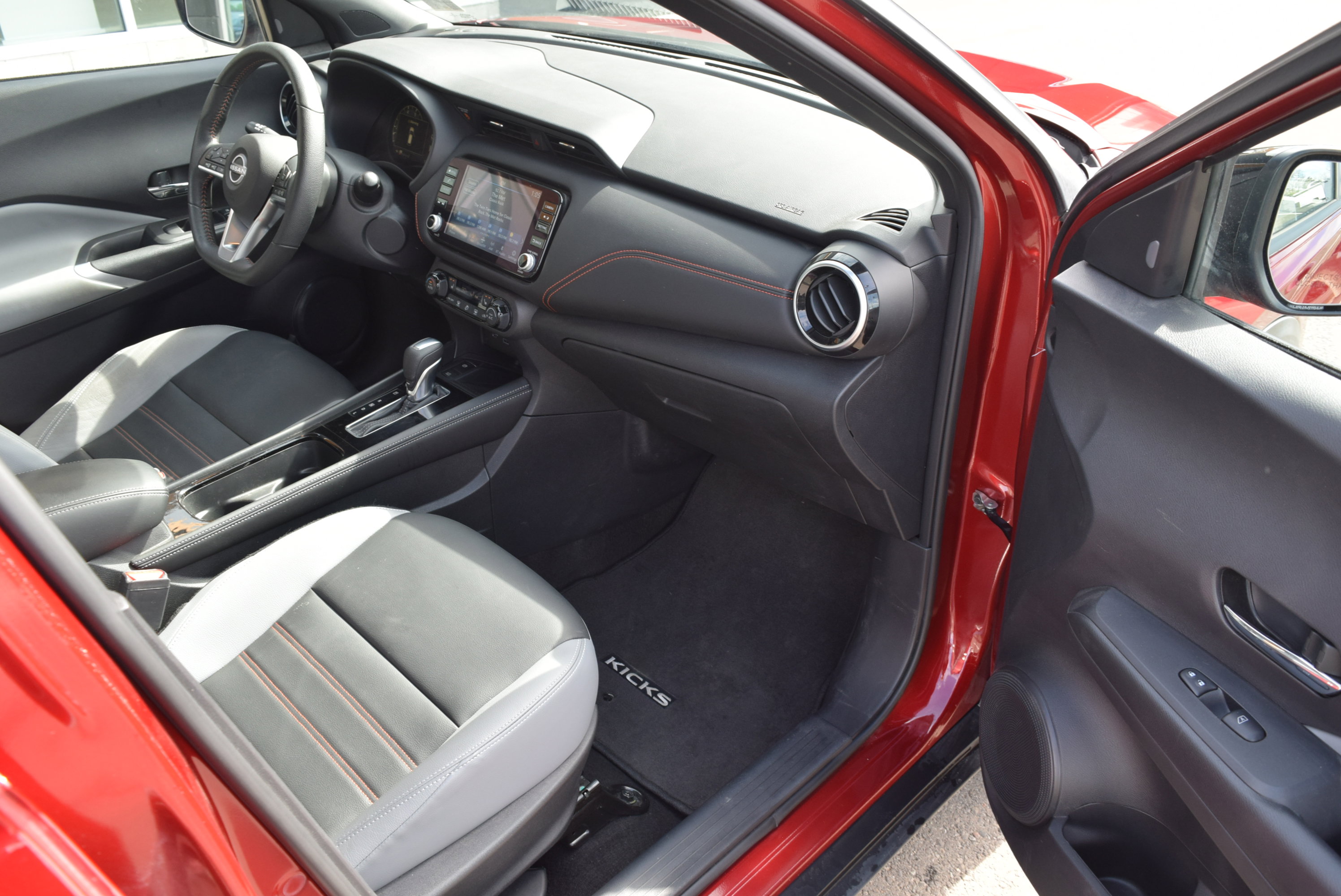Used 2023 Nissan Kicks SR w/ SR Premium Package image 8