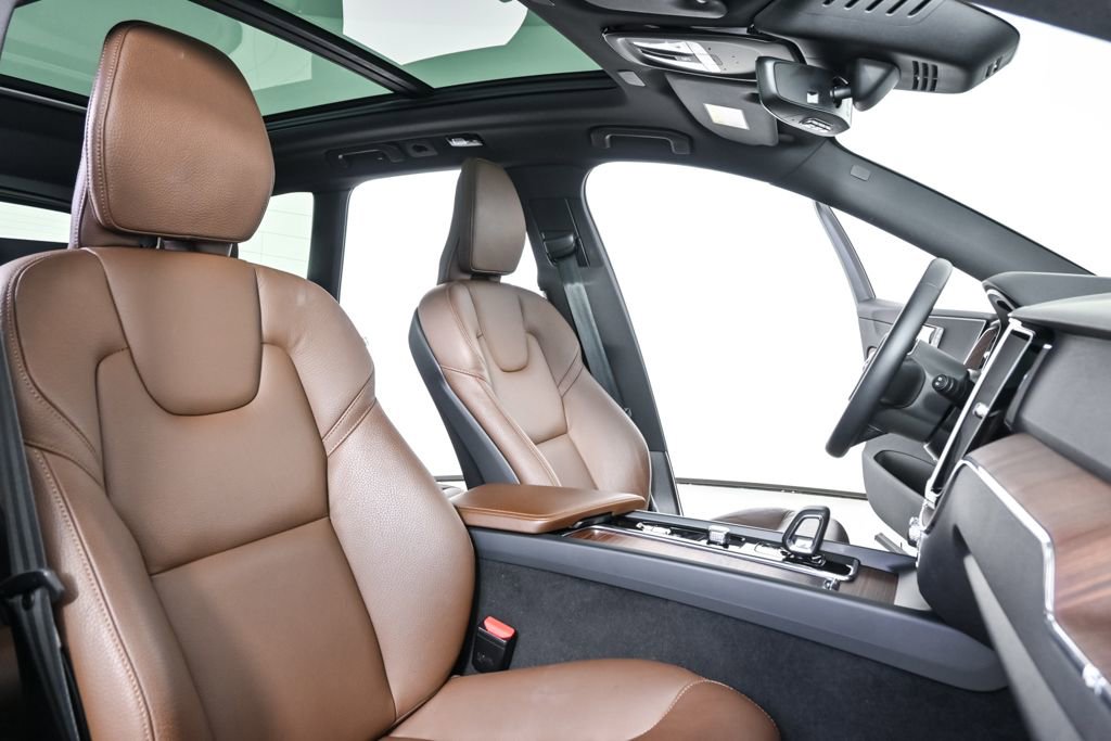 Certified 2024 Volvo XC60 B5 Plus w/ Protection Package Premier AWD/4WD image 23