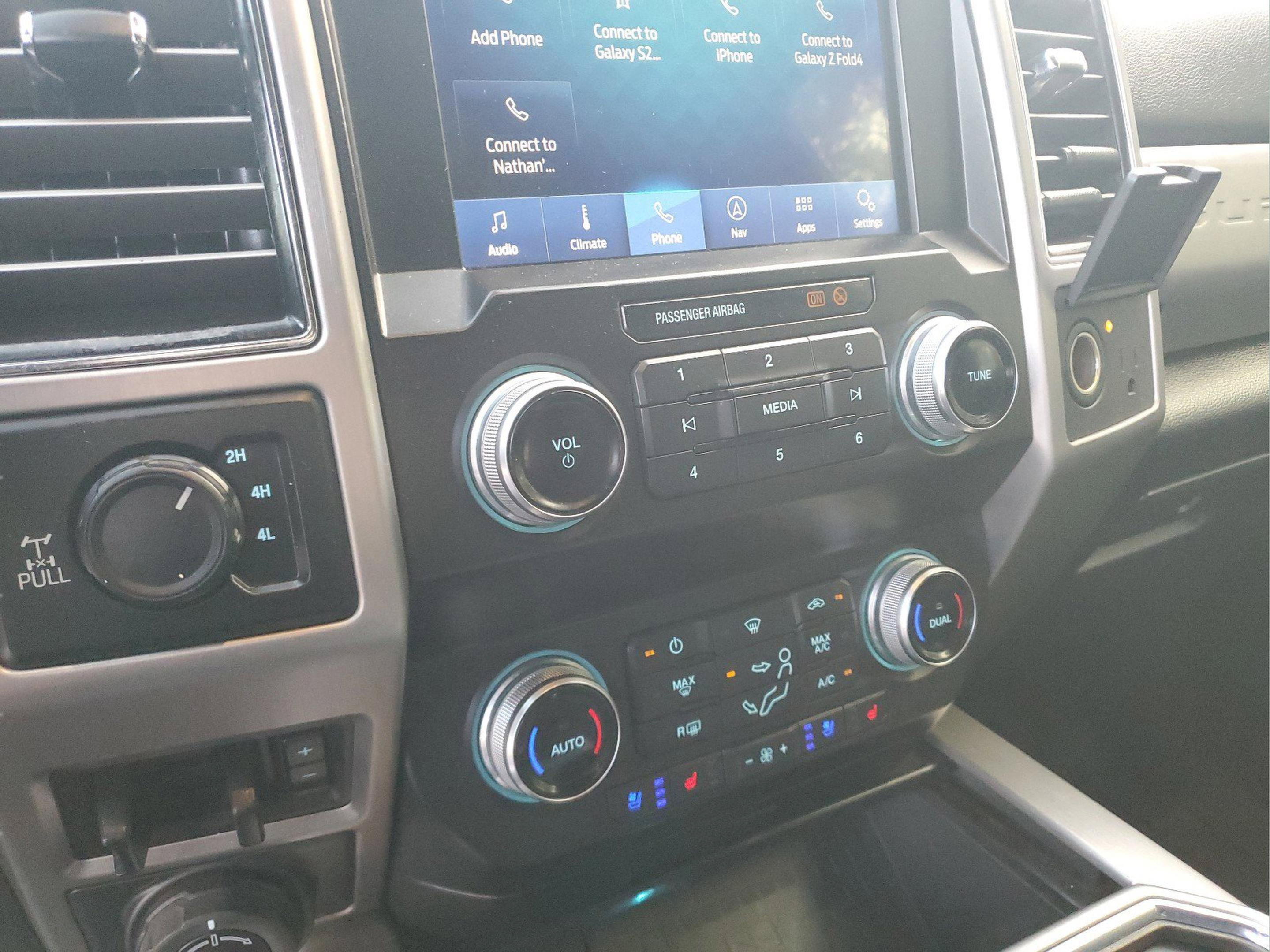 Used 2021 Ford F350 Platinum w/ Tremor Off-Road Package AWD/4WD image 18