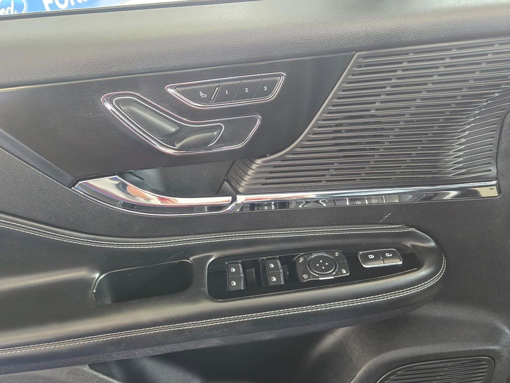 Used 2022 Lincoln Corsair Reserve w/ Equipment Group 201A image 13