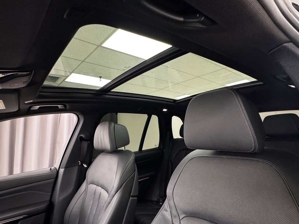 Used 2019 BMW X5 xDrive50i w/ M Sport Package image 29