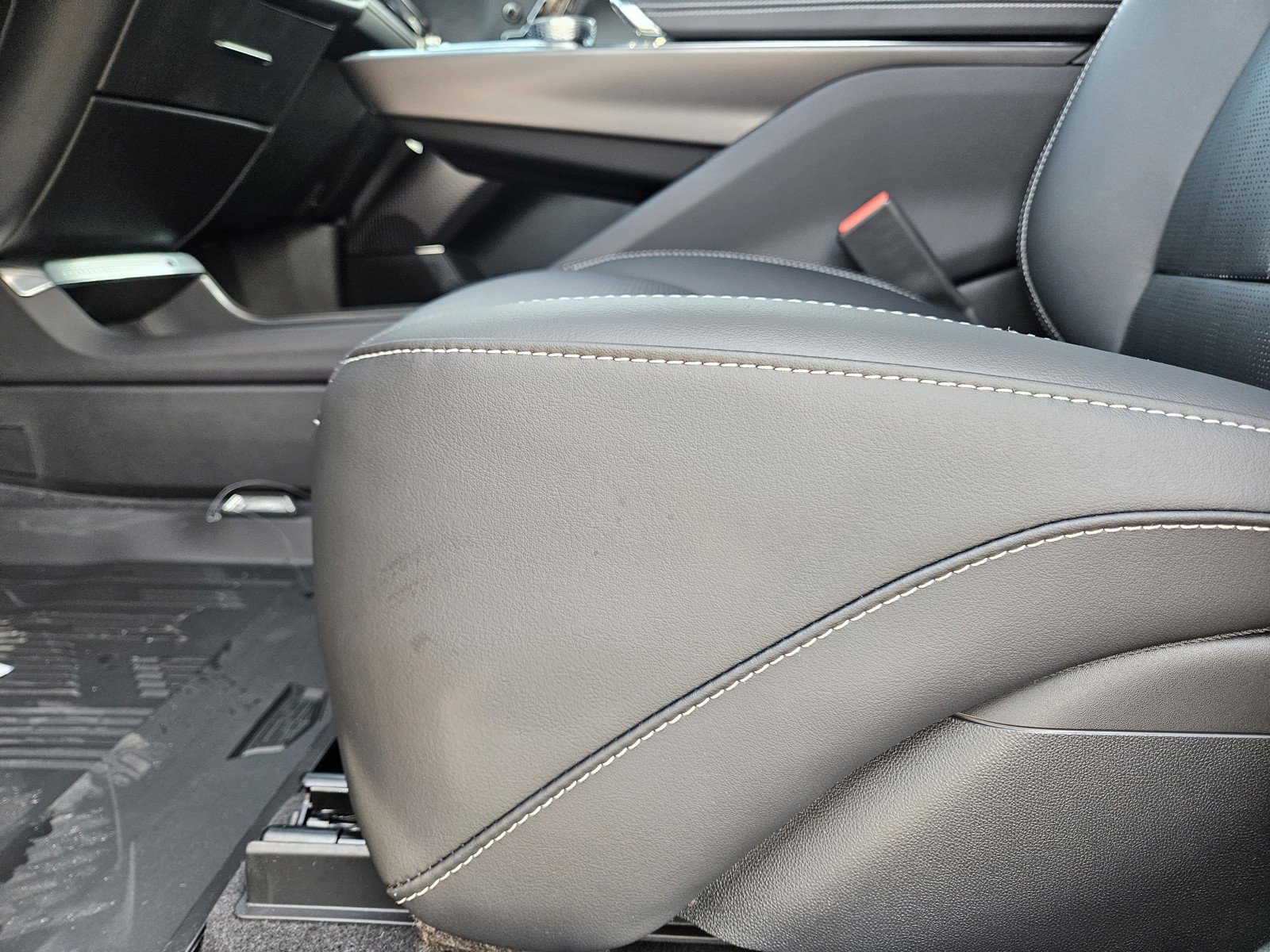 New 2026 Cadillac Lyriq Sport w/ LPO, Floor Liner Package image 17