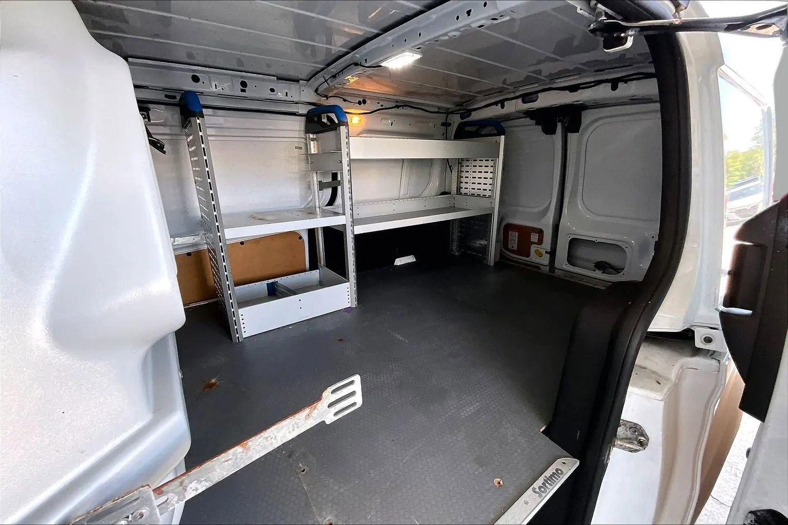 Used 2016 Ford Transit Connect XL FWD image 18