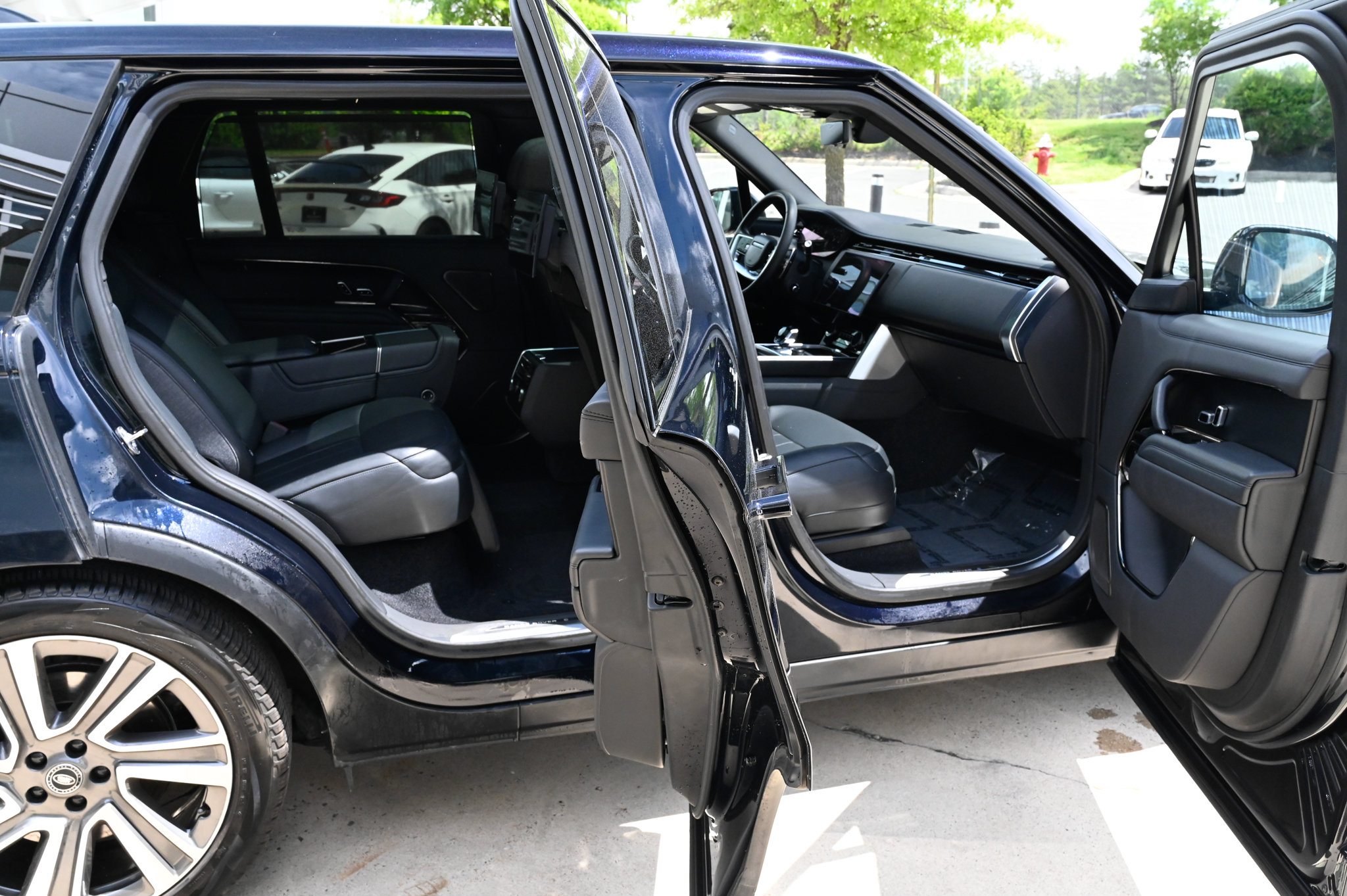 Used 2023 Land Rover Range Rover SV AWD/4WD image 57