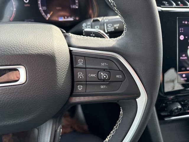 Used 2025 Jeep Grand Cherokee Laredo X w/ Luxury Tech Group I image 13