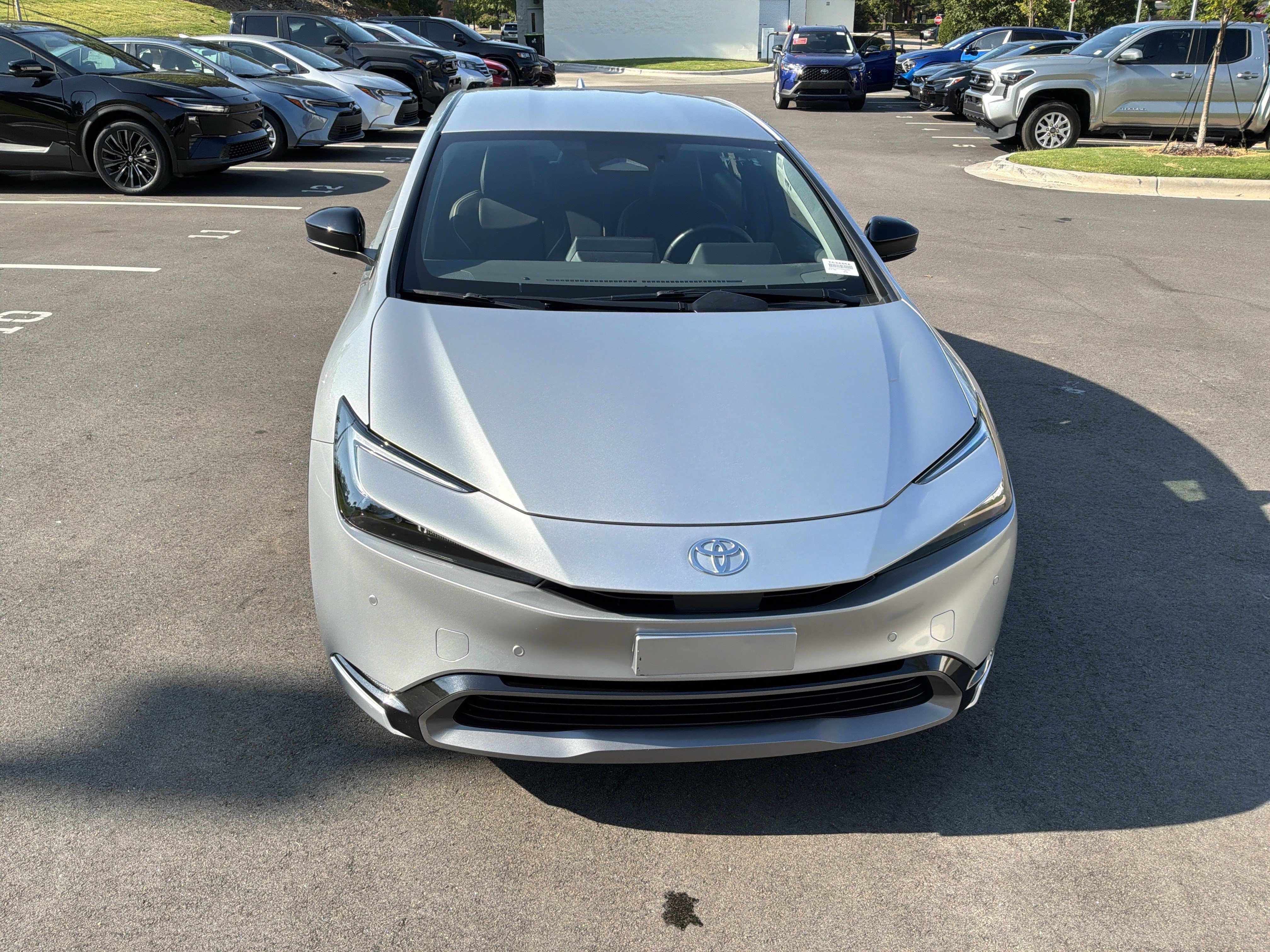 Used 2024 Toyota Prius XLE FWD image 3