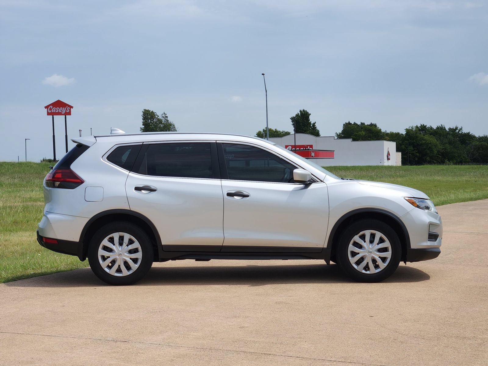 Used 2019 Nissan Rogue S FWD image 7