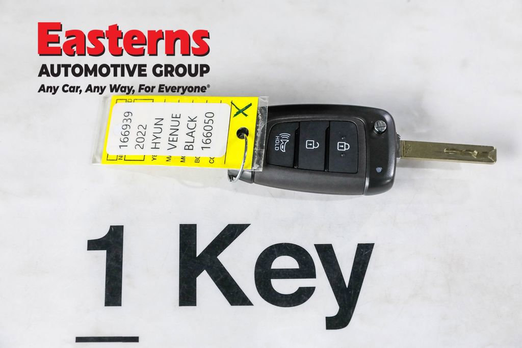 Used 2022 Hyundai Venue SEL image 25