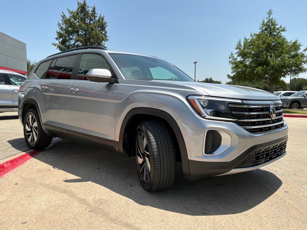 Used 2026 Volkswagen Atlas SE AWD/4WD image 4