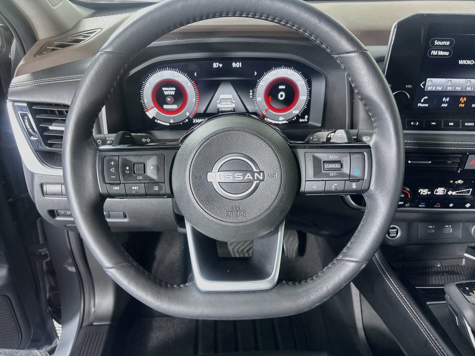 Used 2023 Nissan Rogue Platinum w/ Platinum Premium Package FWD image 11