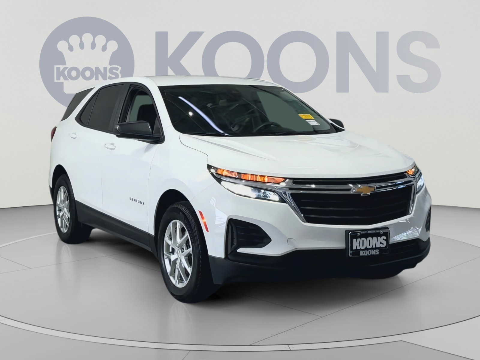 Used 2024 Chevrolet Equinox LS w/ LS Convenience Package FWD image 2
