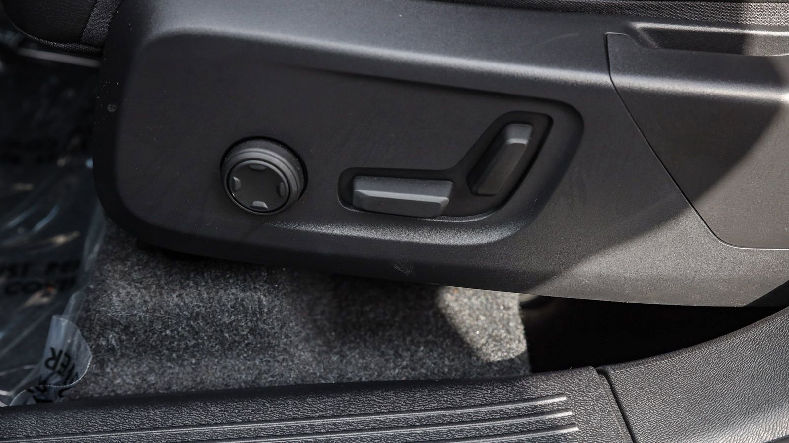 New 2025 Volvo XC40 B5 Core w/ Climate Package image 20