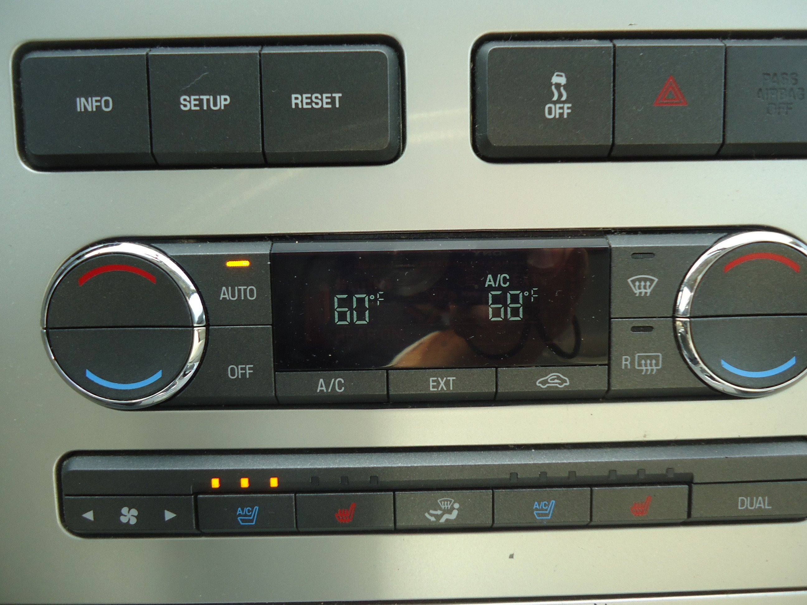 Used 2010 Lincoln MKX AWD image 18