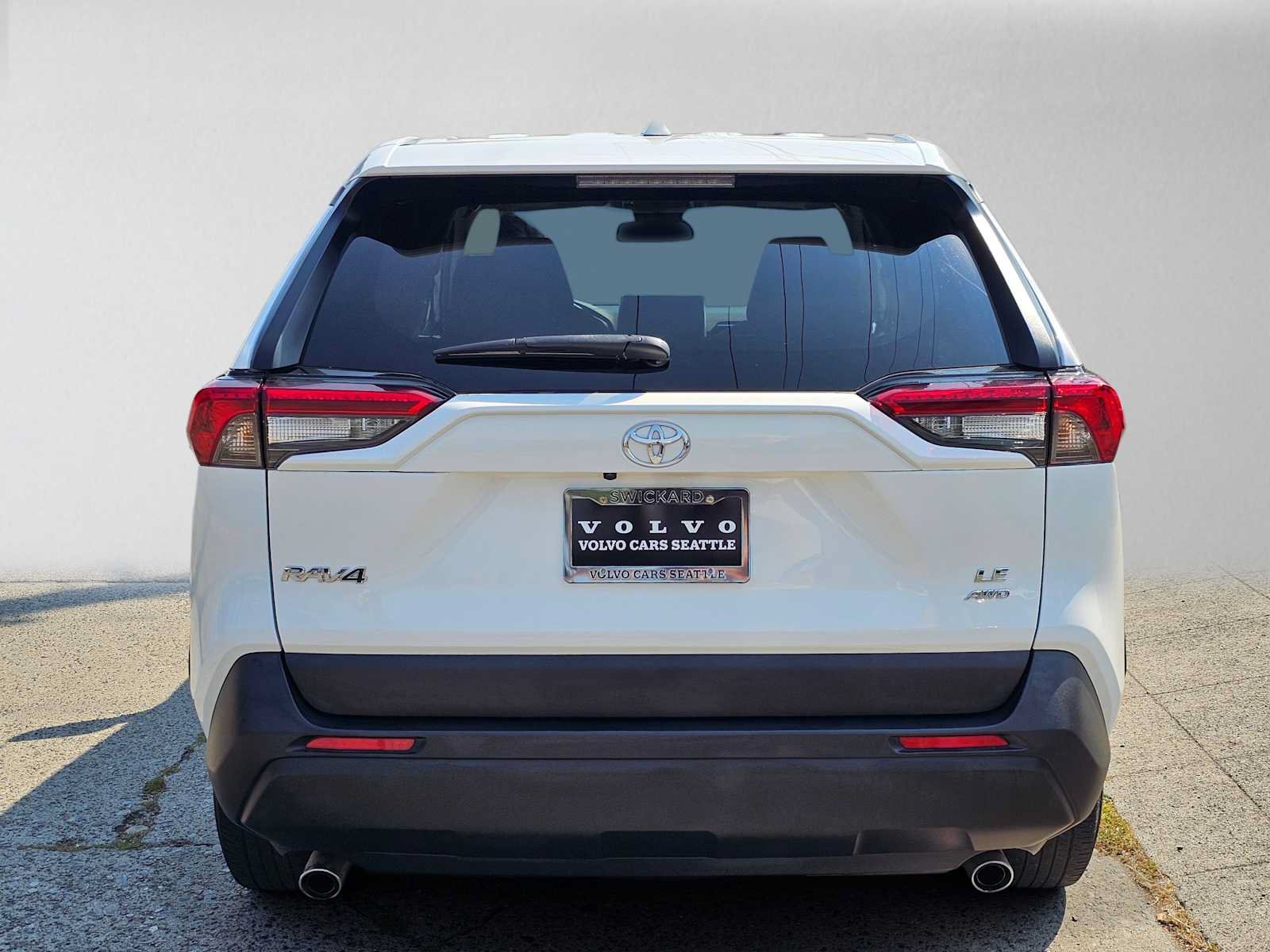 Used 2024 Toyota RAV4 LE AWD/4WD image 4