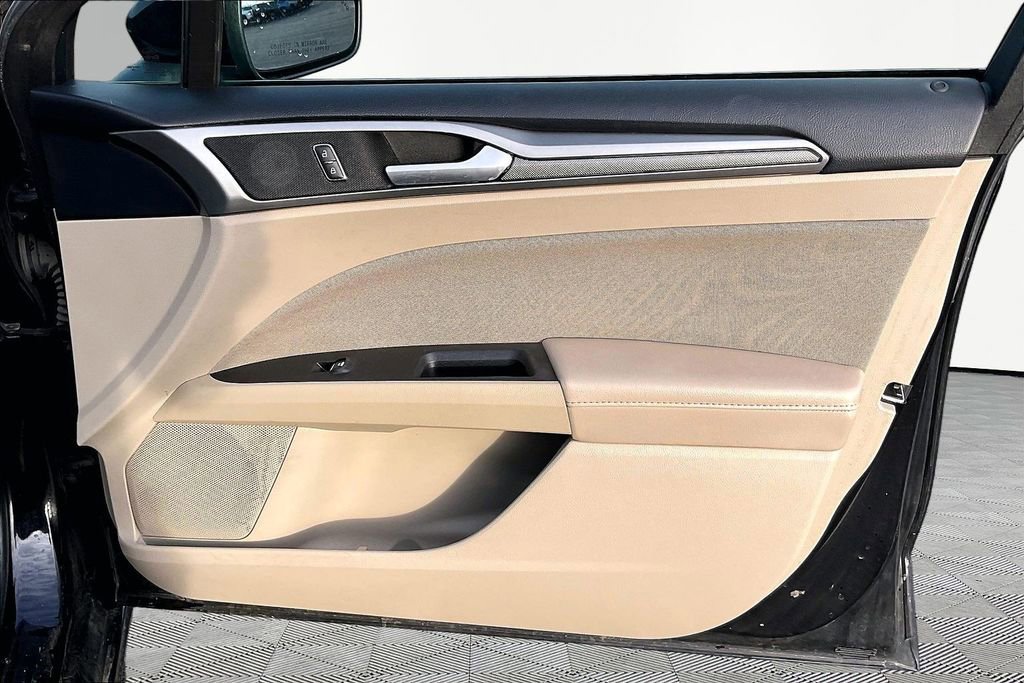 Used 2019 Ford Fusion SE image 30