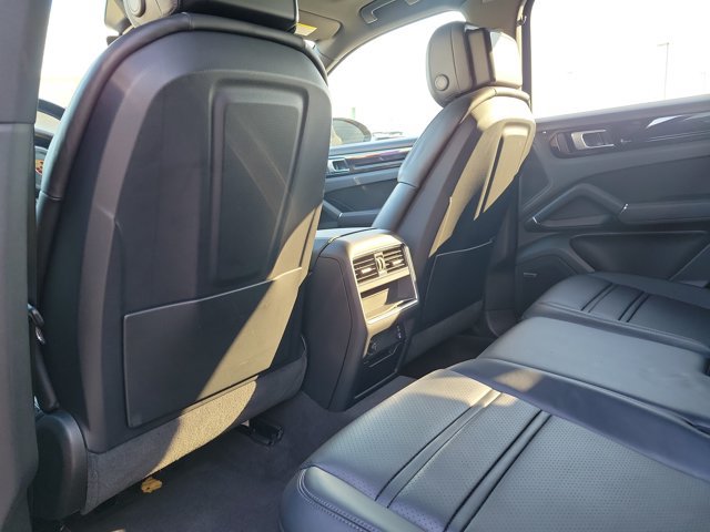 Used 2023 Porsche Cayenne AWD/4WD image 20