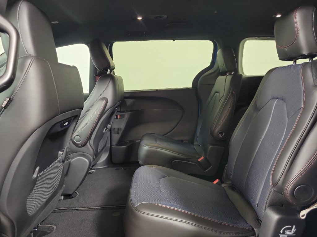 New 2027 Chrysler Pacifica Select FWD image 23